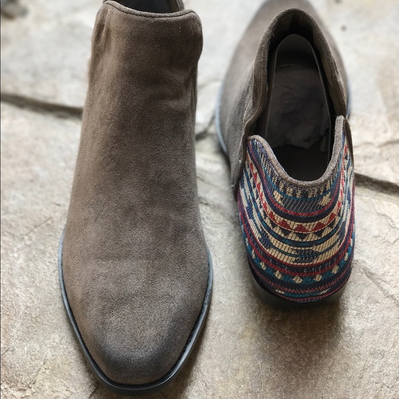 NIB Aztec Grey Distressed Burnished Toe Booties - Picture 8 of 8