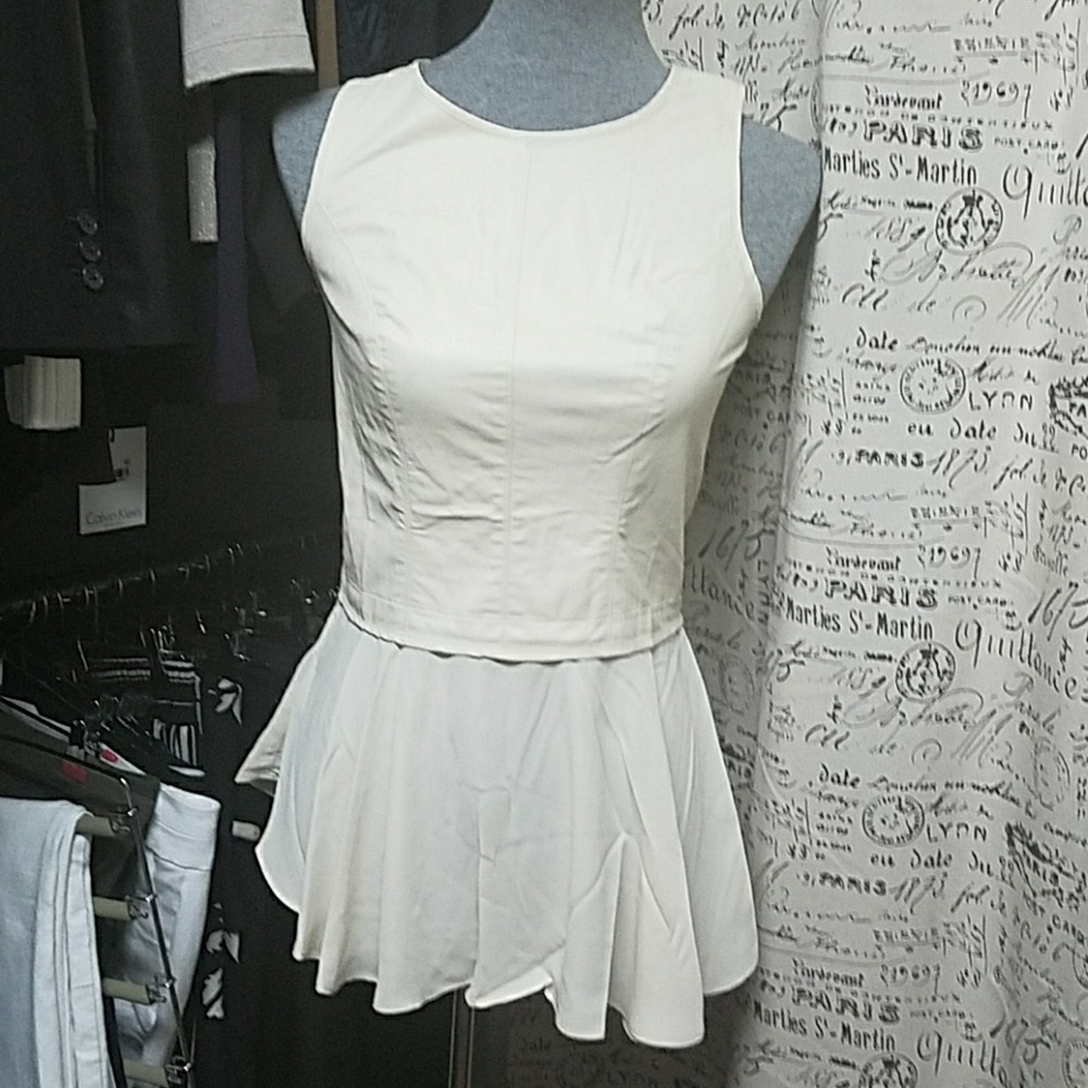 Fitted top with delicate rayon layer