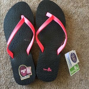 Women pink strap sanuks