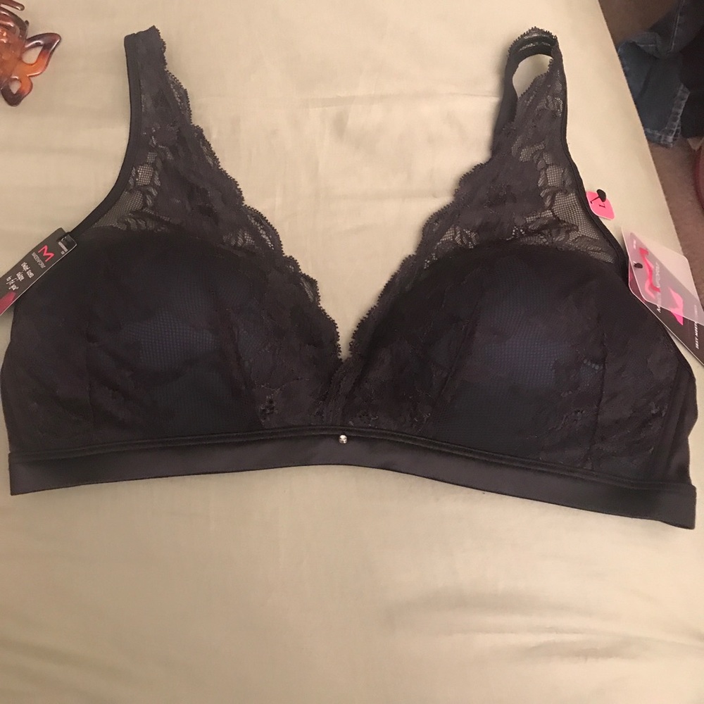 Maidenform sexy meet comfy no wire plunge bra