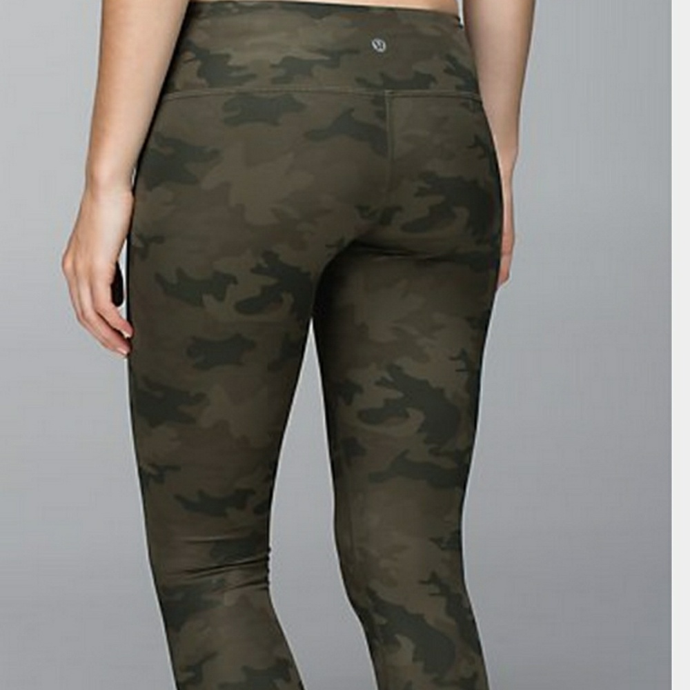 *SOLD* Lululemon wunder under capris