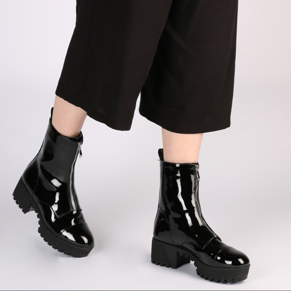 Public Desire Zip Front Cleated Ankle Boots sz 10