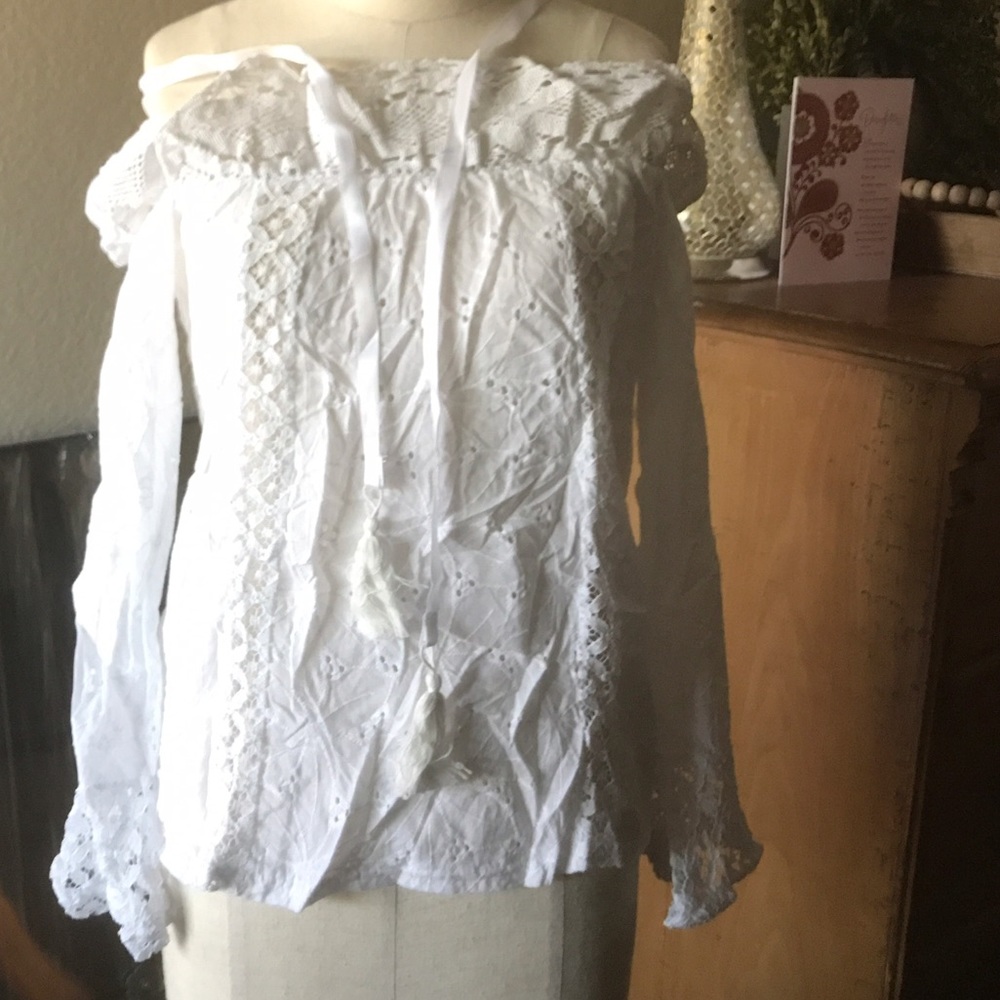 🎉 White Eyelet Off Shoulder Top runs small - Picture 7 of 8