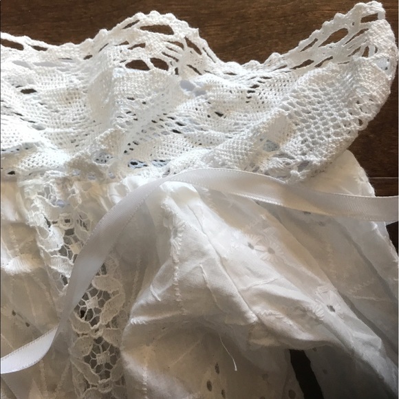 🎉 White Eyelet Off Shoulder Top runs small - Picture 6 of 8