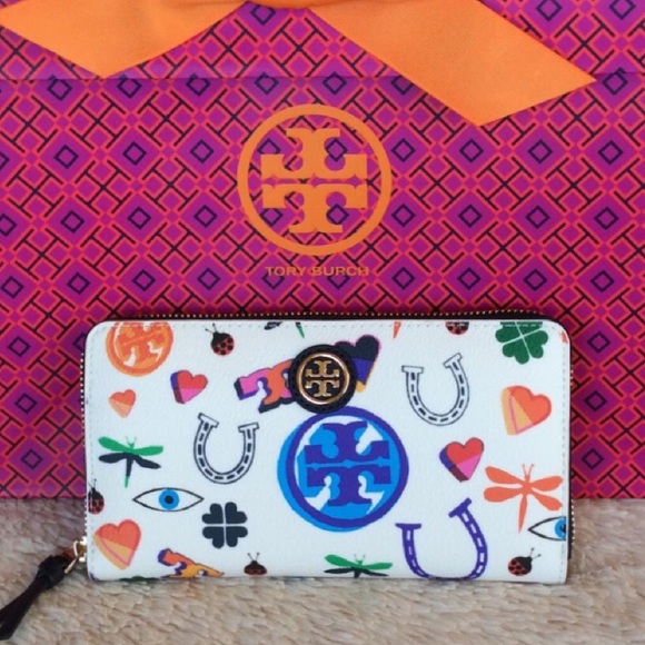 Tory Burch Handbags - NEW TORY BURCH KERRINGTON ZIP CONTINENTAL WALLET