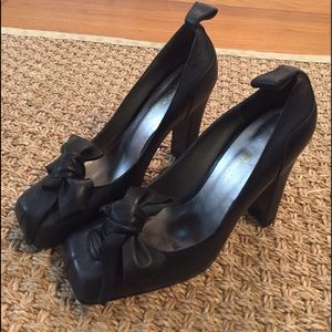 **SHOE SALE** Leather JUNO Bow Pumps