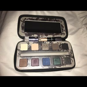 Smoked Urban Decay Palette and Benefit highlighter