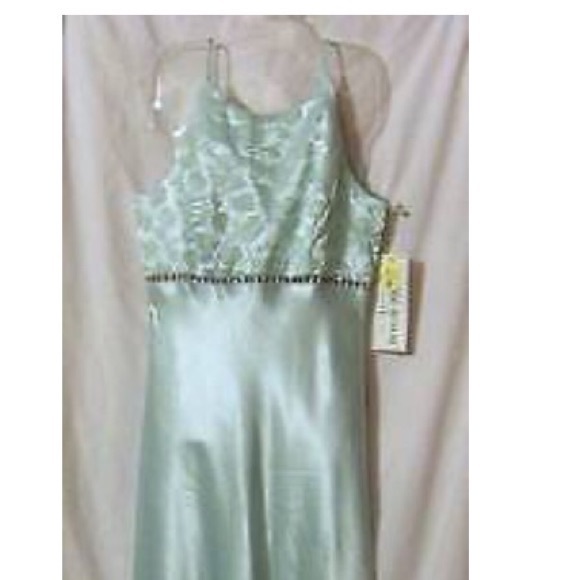 NWT Womens 6 Betsy & Adam Seafoam Long Satin - Picture 1 of 4
