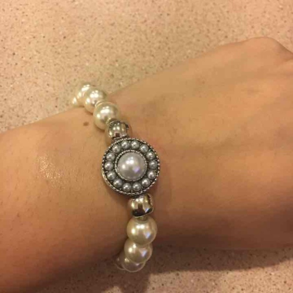 Pearl bracelet