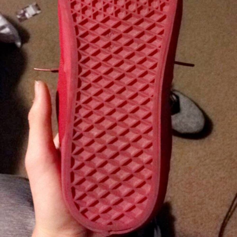Red vans - Picture 2 of 3