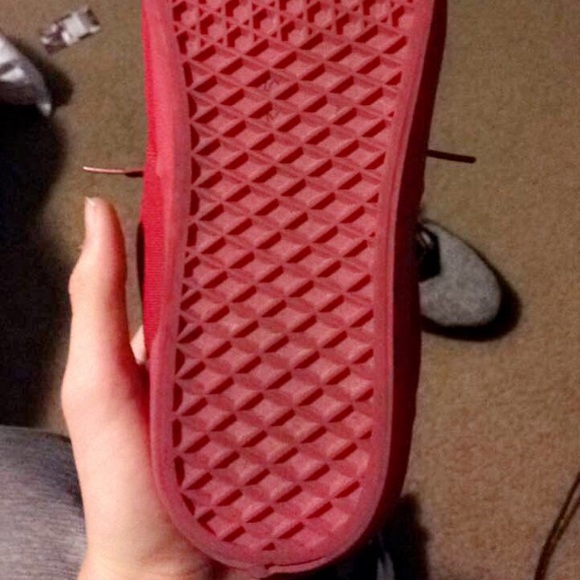 Red vans - Picture 2 of 3