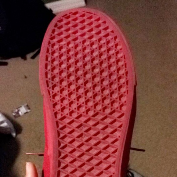 Red vans - Picture 3 of 3