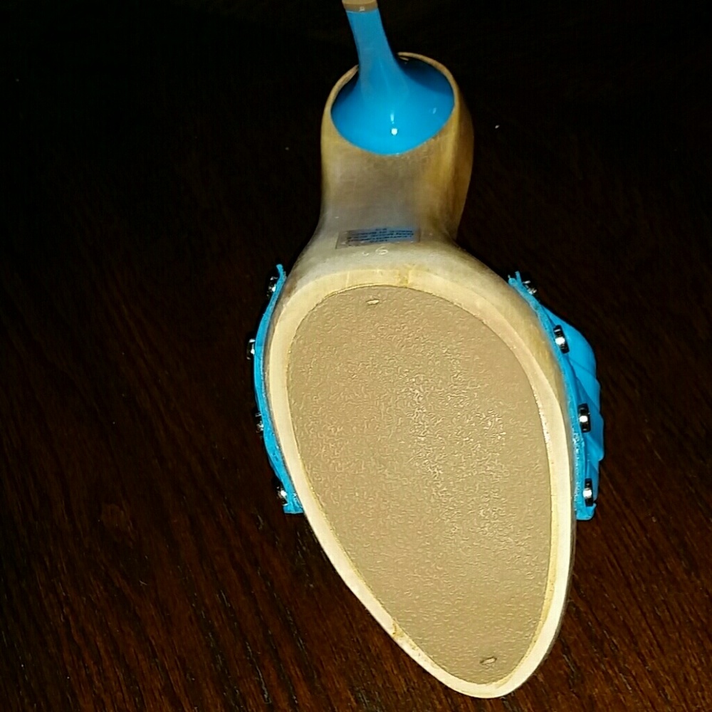 Bebe Stilletto - Picture 4 of 8