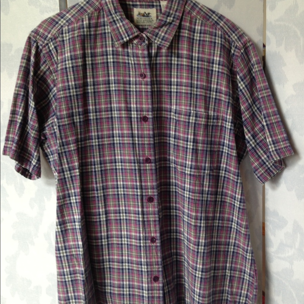 🌺 Plaid Northern Reflections button down shirt.