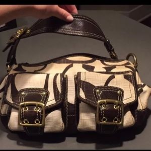 Authentic COACH shoulder handbag purse pockets