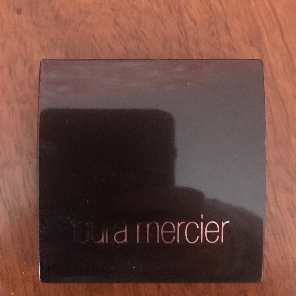 Laura mercier secret camouflage