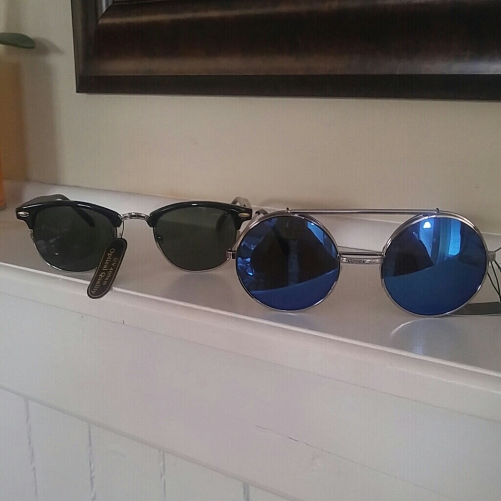 2 pairs of sunglasses