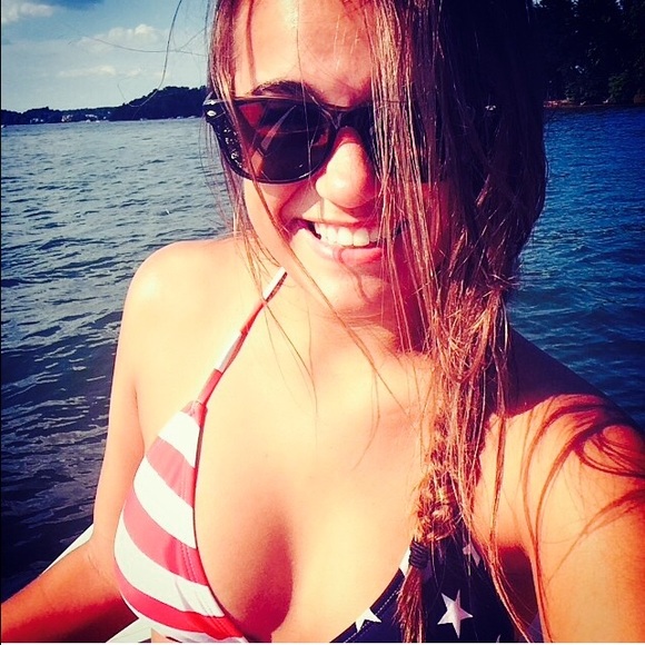 Meet your Posher, Andrea - Picture 1 of 1