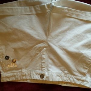 Khakis by gap girlfriend 4 inch white shorts
