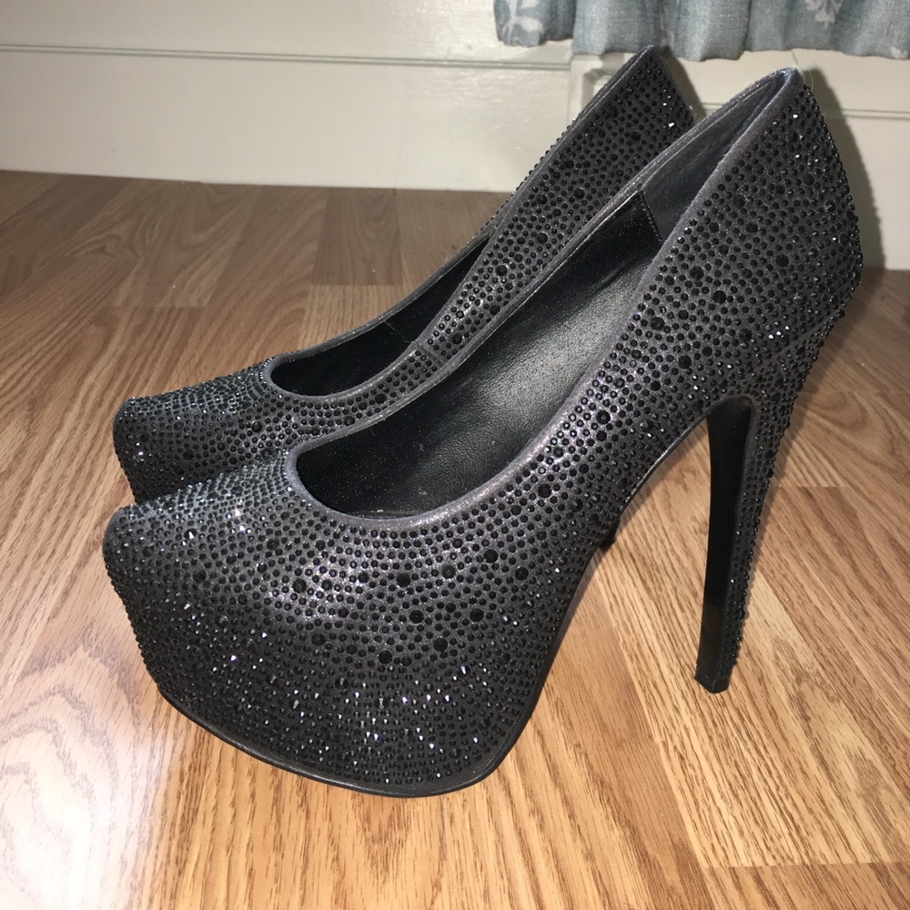 Steve Madden "Deevaa" Black sparkly gemstone heels
