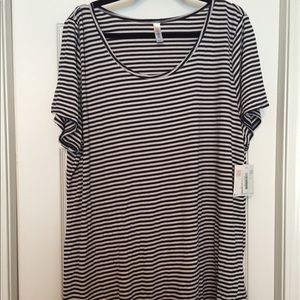 NWT LulaRoe Classic Tee