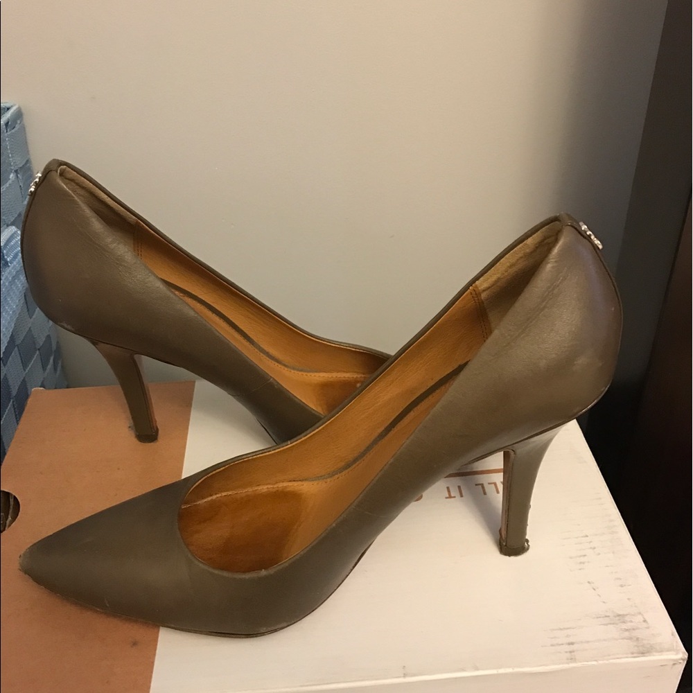 COACH pumps