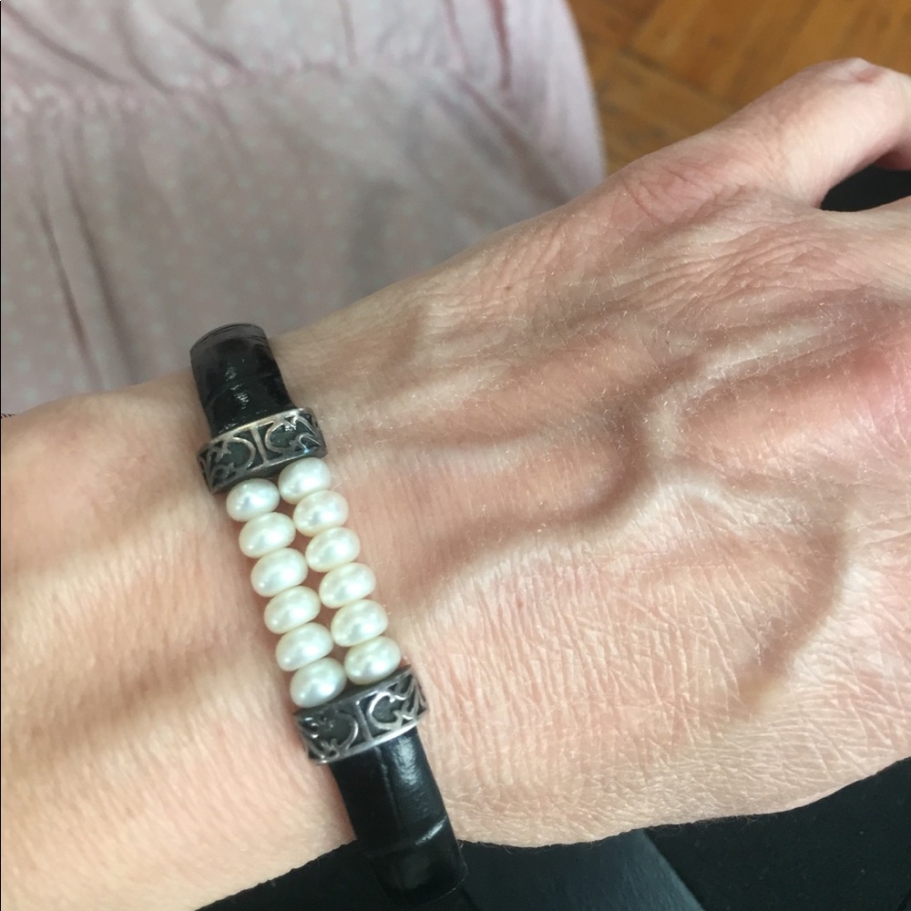Genuine leather blk band w pearls🌺