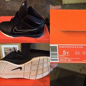 Nike Team Hustle D6