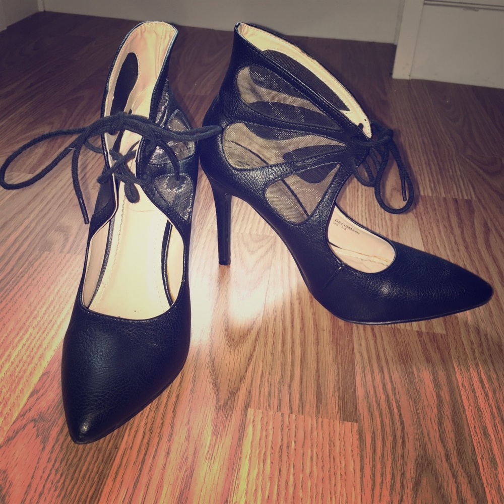 Black mesh front tie heels
