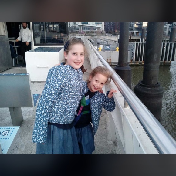 Meet your Posher, Gitty - Picture 1 of 1