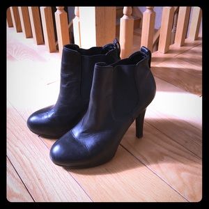 Jessica Simpson black booties
