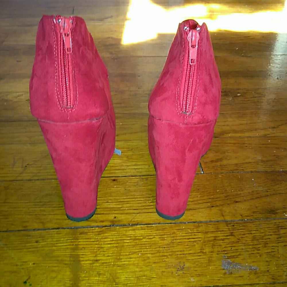 Shoes - Picture 2 of 4