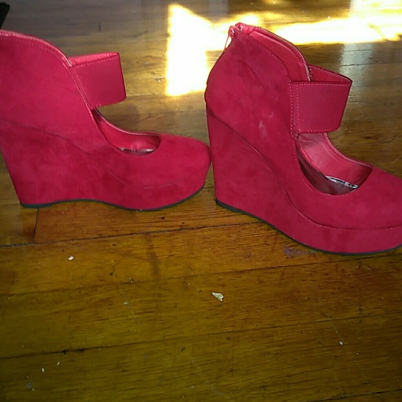 Shoes - Picture 3 of 4