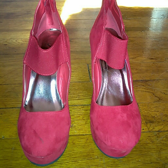 Shoes - Picture 4 of 4