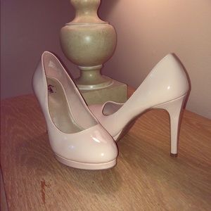 Fioni Nude Pumps