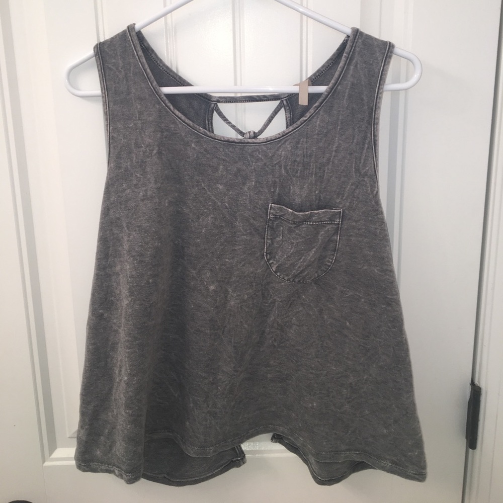 Loose fitted, cropped tank with net hole back