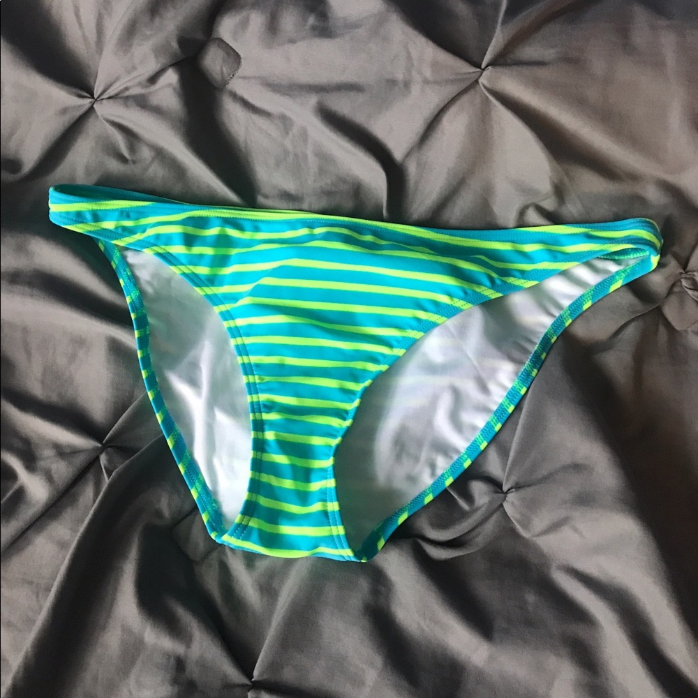 Cute Freestyle brand bikini bottom.  Never worn.