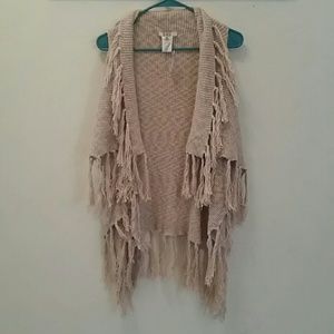 NWT Medium BB Dakota knit vest with tassles