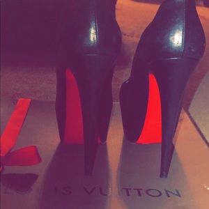 christian louboutin daffodile size 41