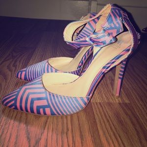 Pink/Blue geometric patterned heels w. ankle strap