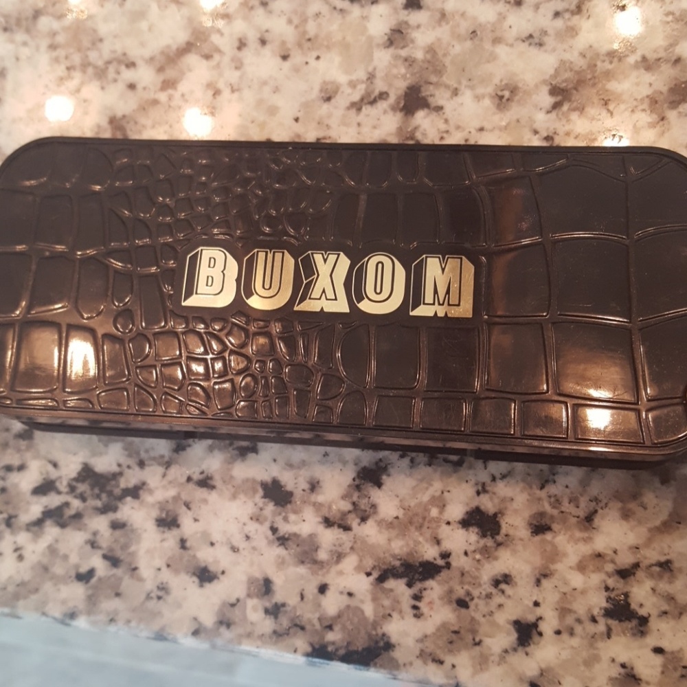 Buxom custom palette