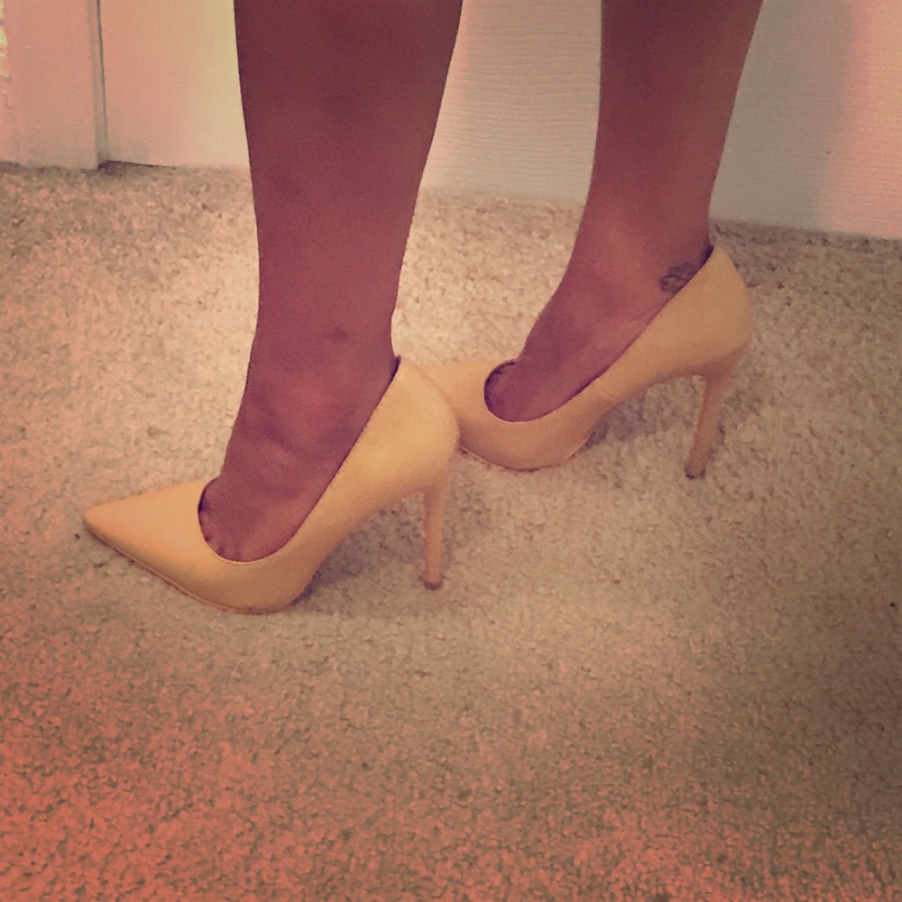 Nude Pumps