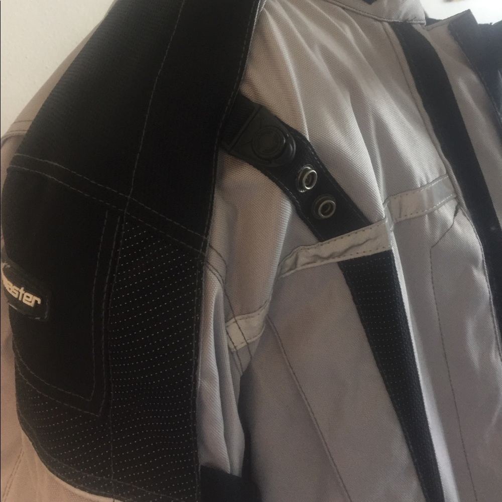 Motorcycle jacket - Picture 3 of 3