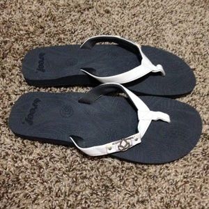 BRAND NEW Reef flip flops