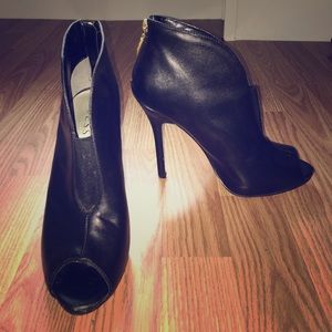 Guess Black peep toe bootie