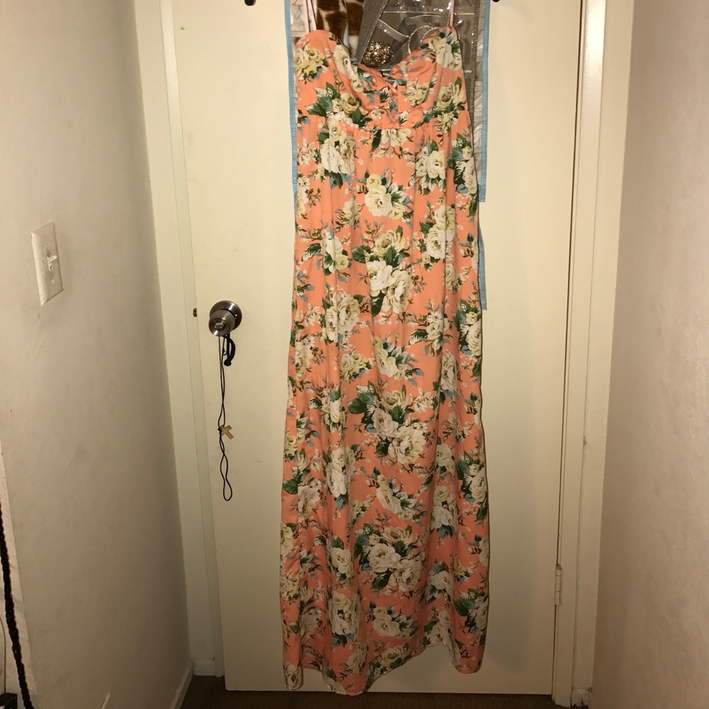 Long floral maxi sundress, perfect for summer !☀️