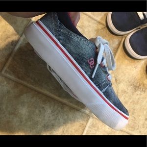 EUC KIDS DC shoes size 12.5