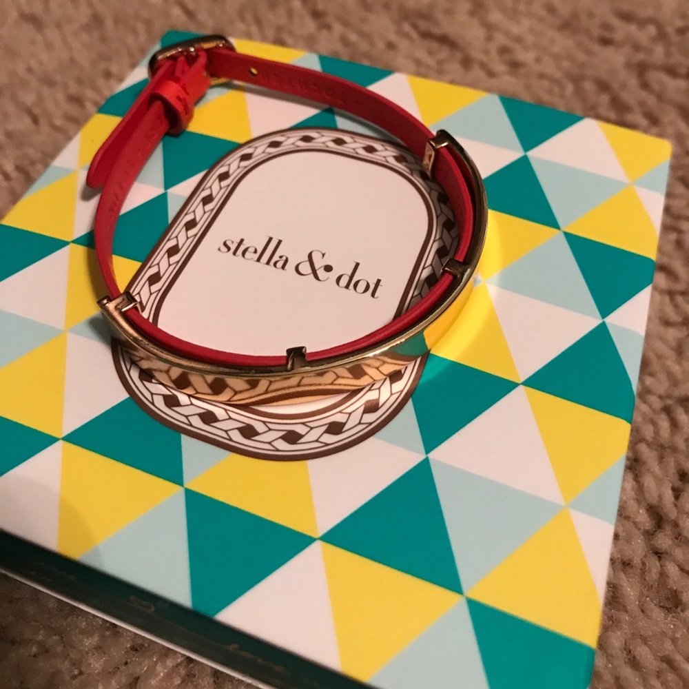 Stella & Dot retired Enlighten Cuff