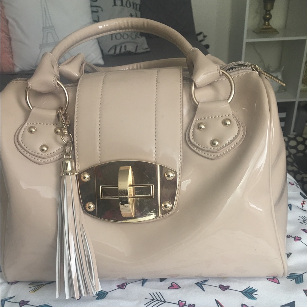 purse  brand new  Only use it twice