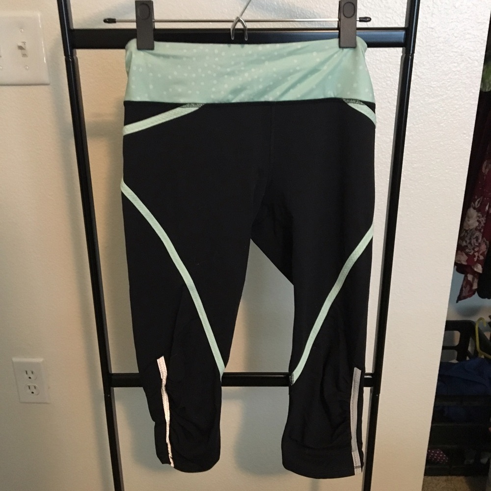 Tiffany blue Lululemon crops